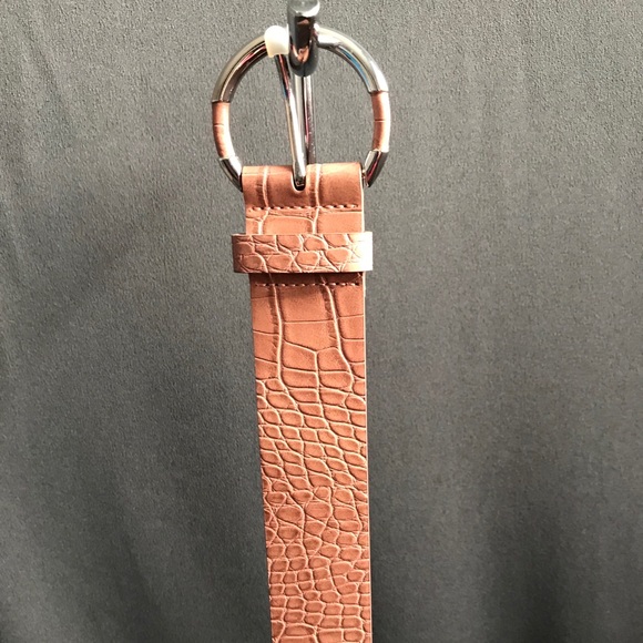 NWOT Halogen Circle Buckle Croc Embossed Belt - Picture 6 of 6